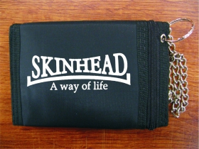 Skinhead a Way of Life pevná čierna textilná peňaženka s retiazkou a karabínkou, tlačené logo